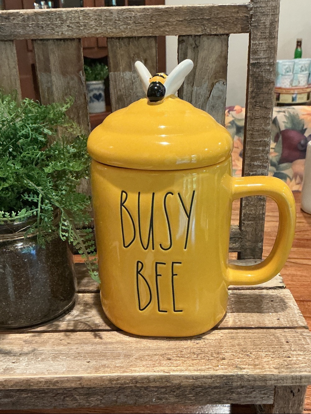 EUC - Rae Dunn BUSY BEE Mug with Bee Topper